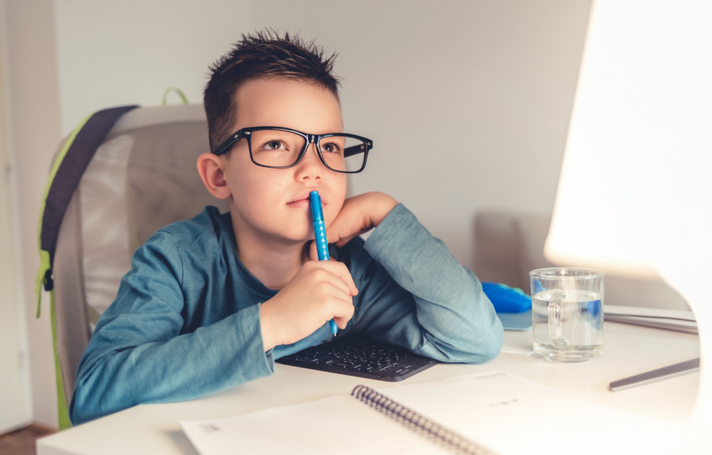 Karty pracy dla dzieci – jak mądrze wspierać rozwój bez presji i nudy?