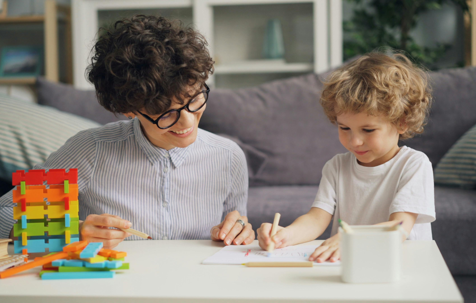 Karty pracy dla dzieci – jak mądrze wspierać rozwój bez presji i nudy?